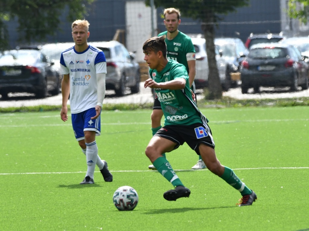 Fortsatt kamp i topp och botten