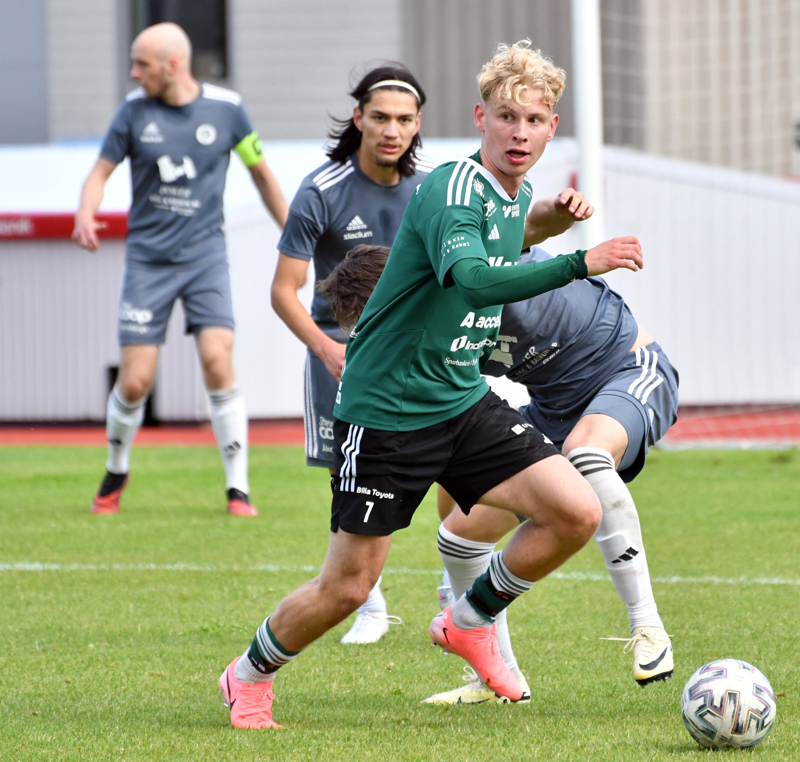 ESK föll knappt i jämn träningsmatch